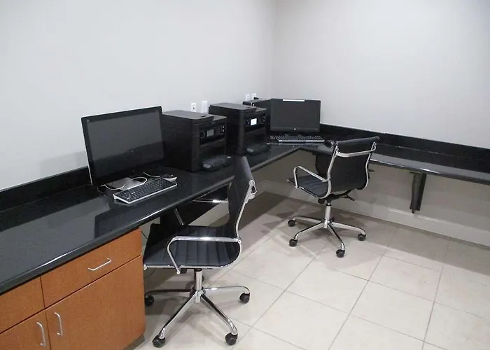 Western Champaign/urbana 3*