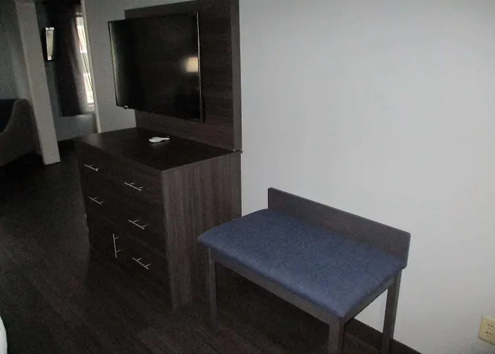 Western Champaign/urbana 3*